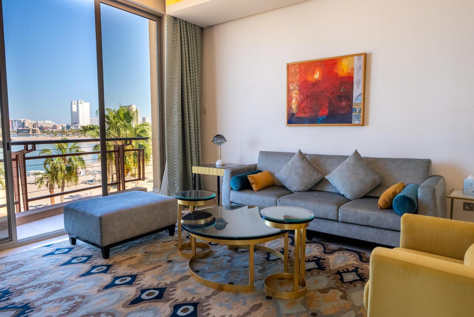 Marina Hotel Kuwait City Exteriér fotografie A living room at the hotel