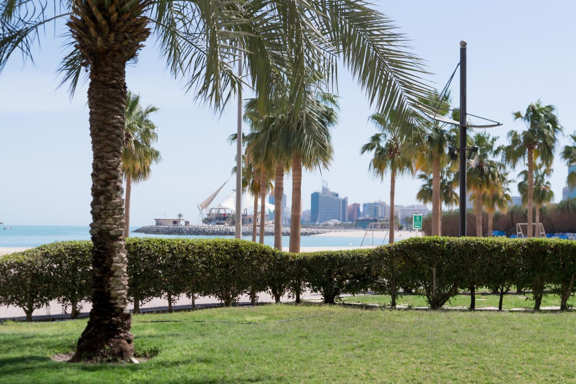 Marina Hotel Kuwait City Exteriér fotografie View of the port of Haifa