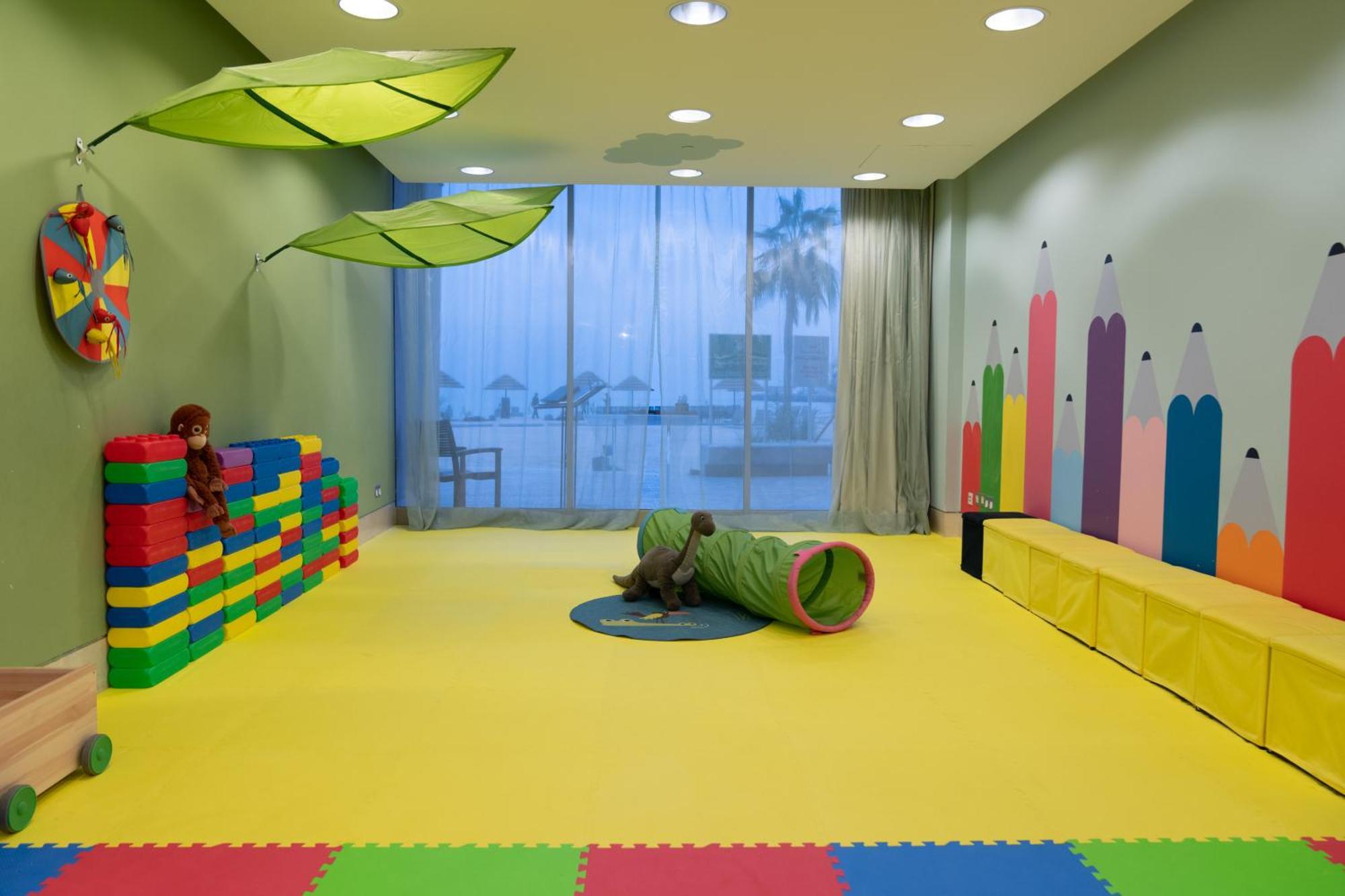 Marina Hotel Kuwait City Exteriér fotografie A nursery in a hotel
