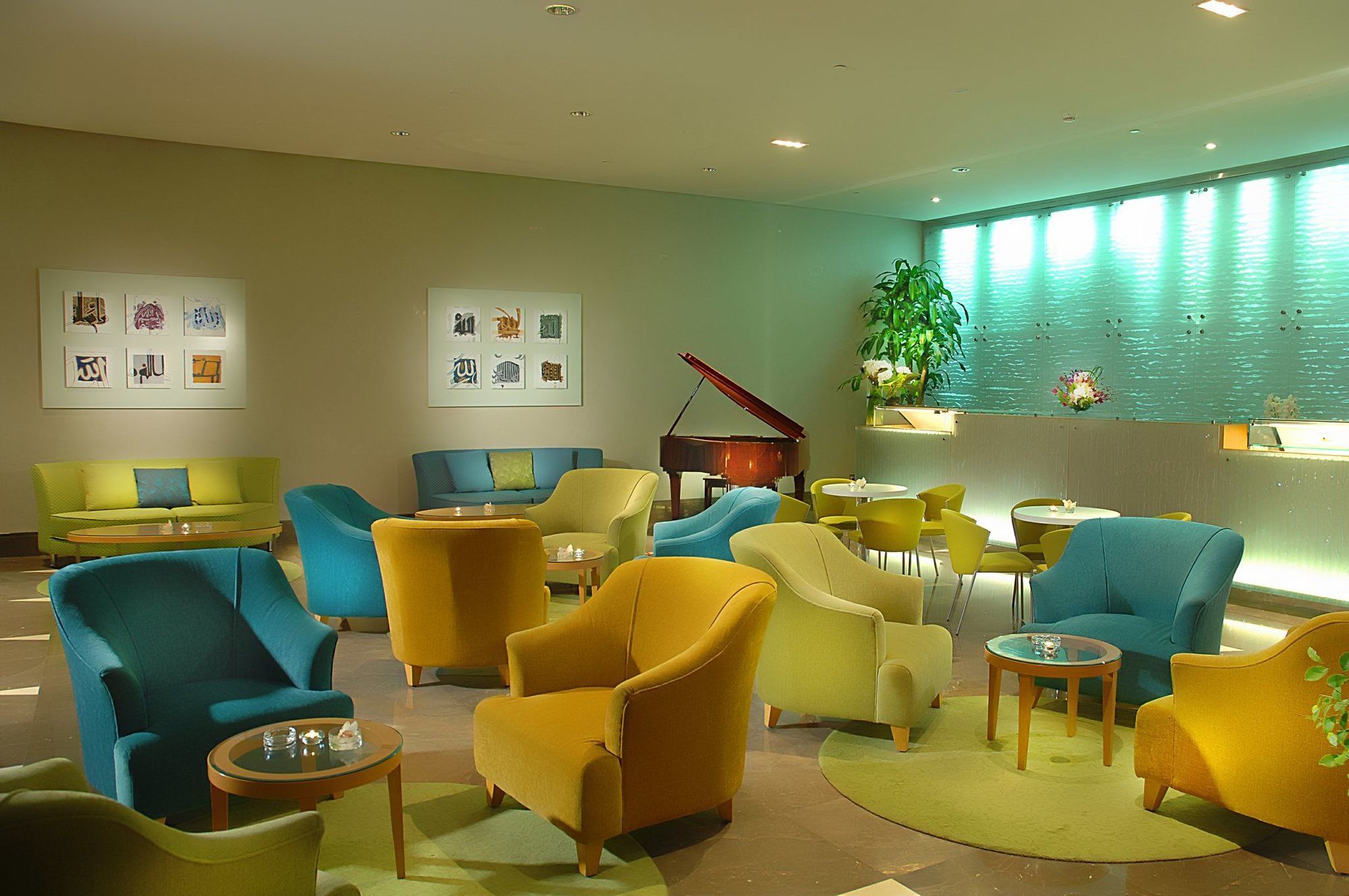 Marina Hotel Kuwait City Restaurace fotografie The lounge at the airport